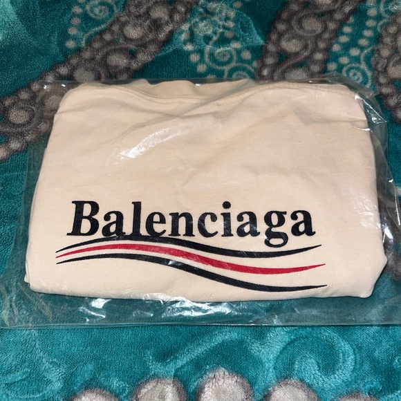 Brand new Balenciaga campaign t shirt - Picture 2 of 10